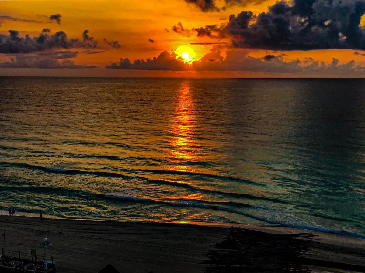 Beachside Apartments Cancún Esterno foto
