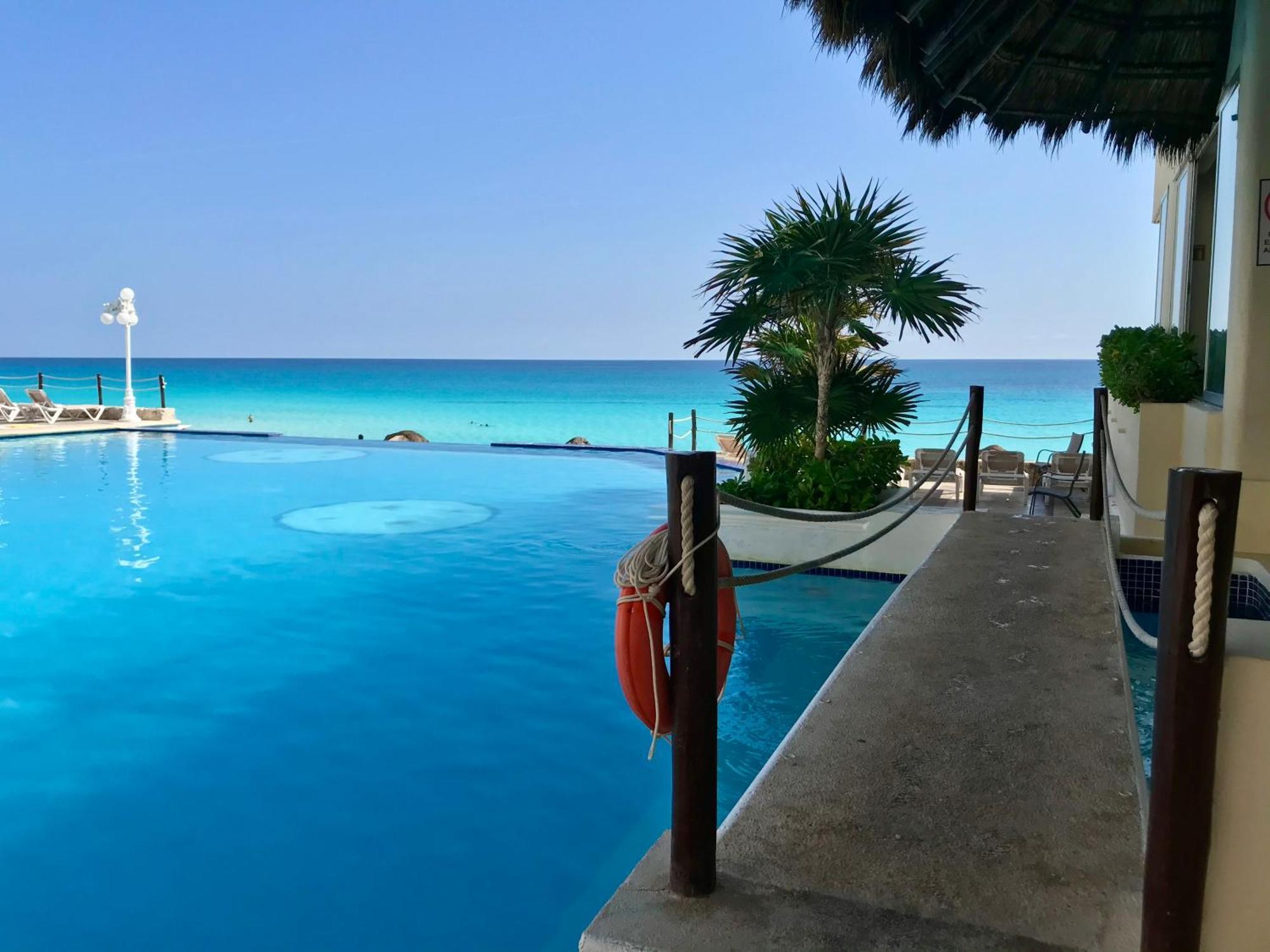 Beachside Apartments Cancún Esterno foto