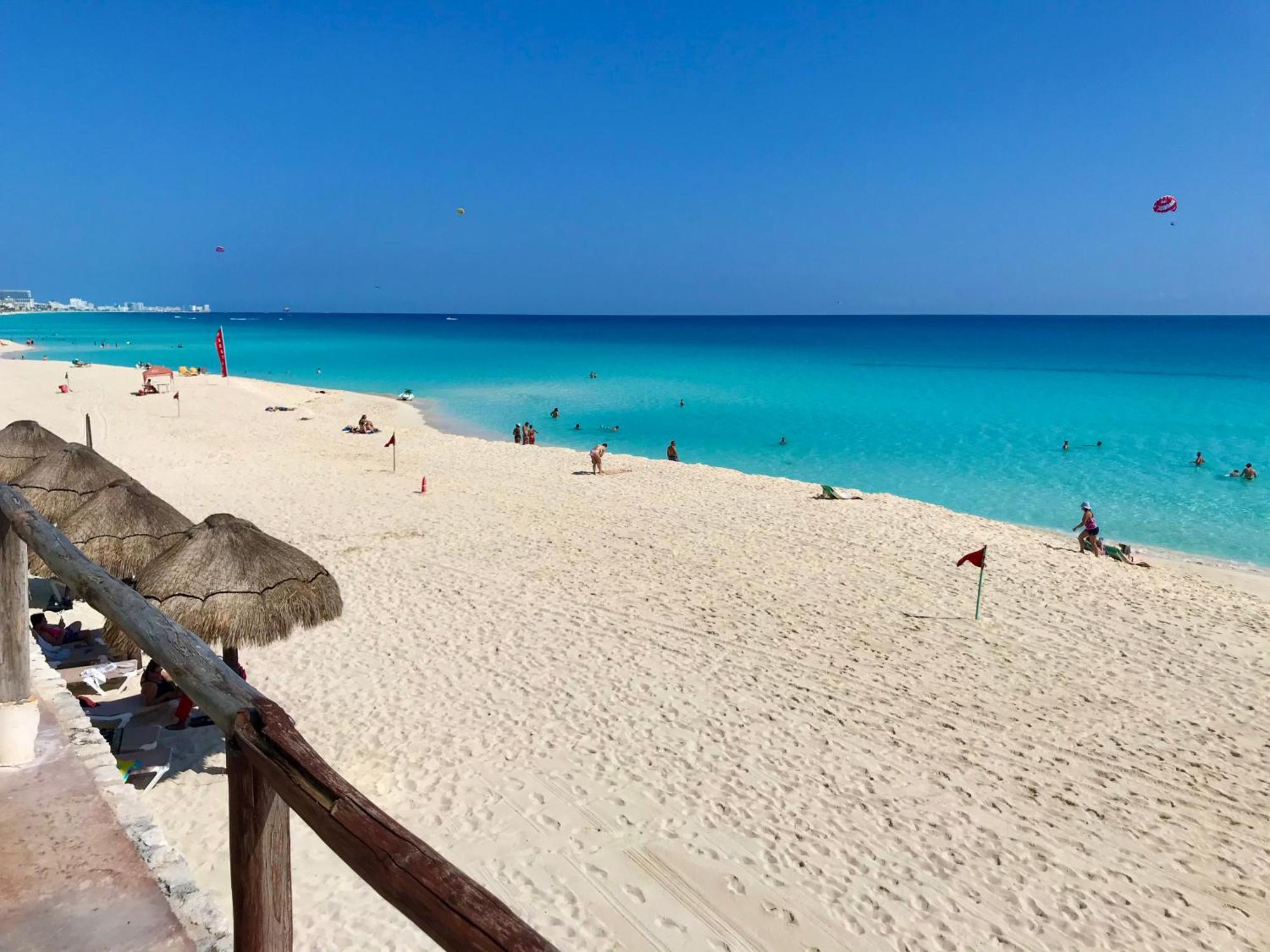 Beachside Apartments Cancún Esterno foto